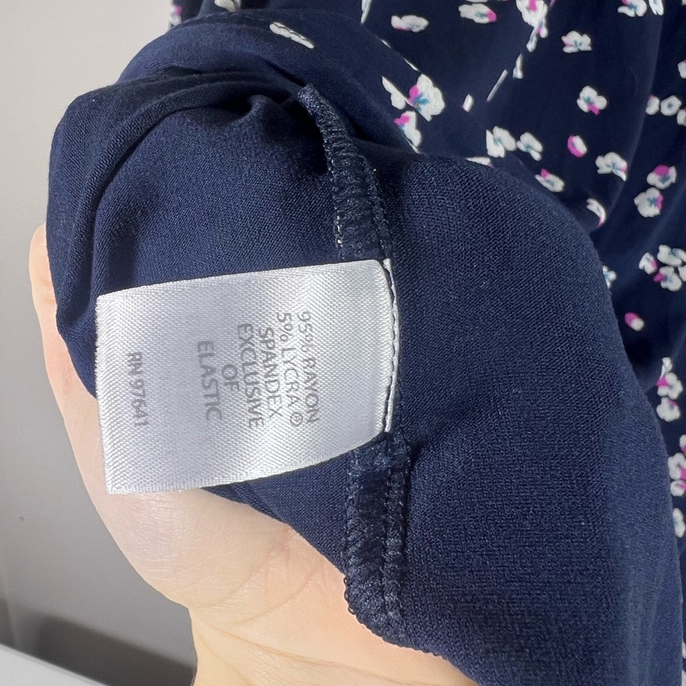 J JILL Convertible Shoulder Smocked Neck Top Blouse Navy Floral Size Large - Picture 8 of 8